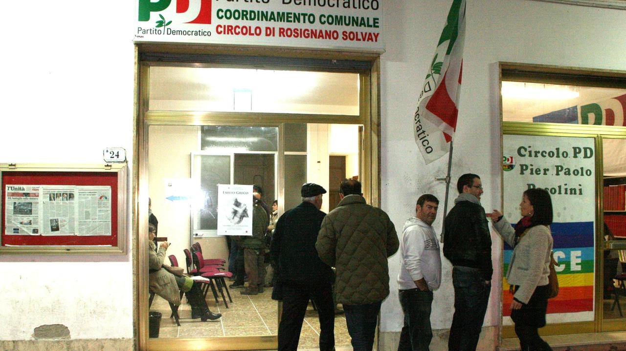 In una foto d'archivio la sede dell'Unione comunale del Pd di Rosignano