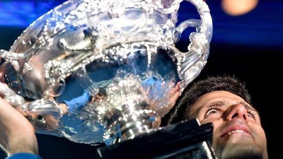 Tennis, Djokovic centra il 5º Australian Open