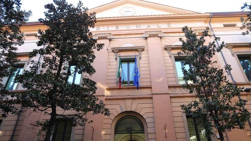 Gasolio e gomme rubate nel giro di affari illeciti