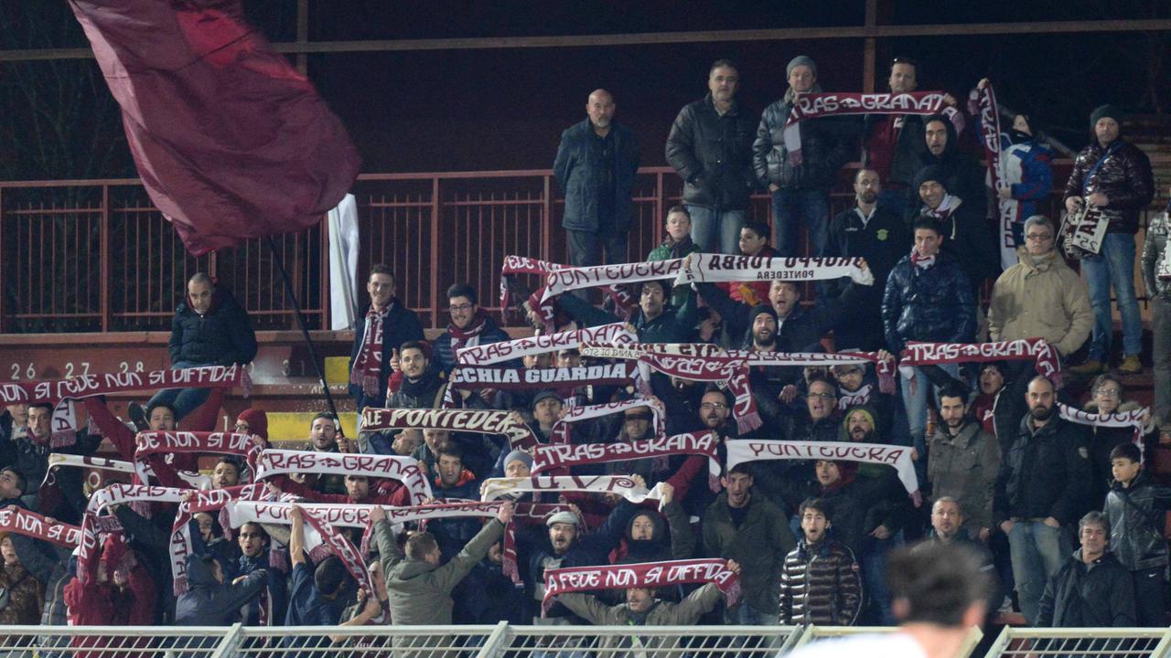 Tifosi del Pontedera (foto Franco Silvi)