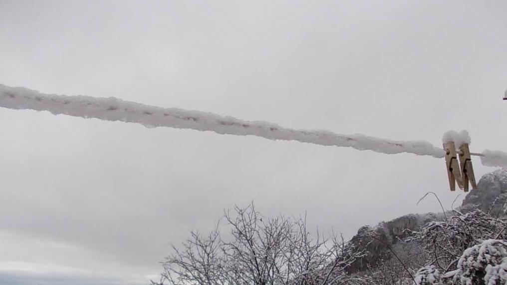 Le colline di Camaiore imbiancate dalla neve