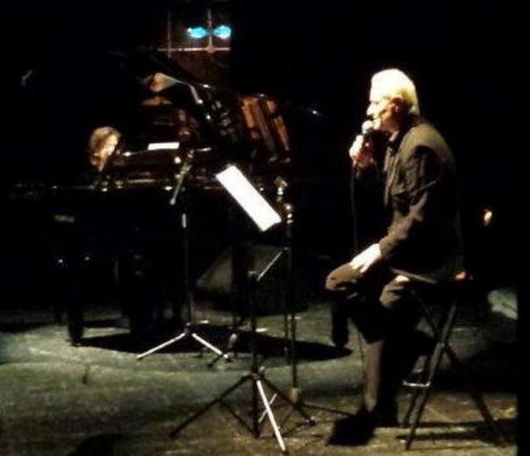 Minghi si “riprende” le sue canzoni sul palco di Barga 