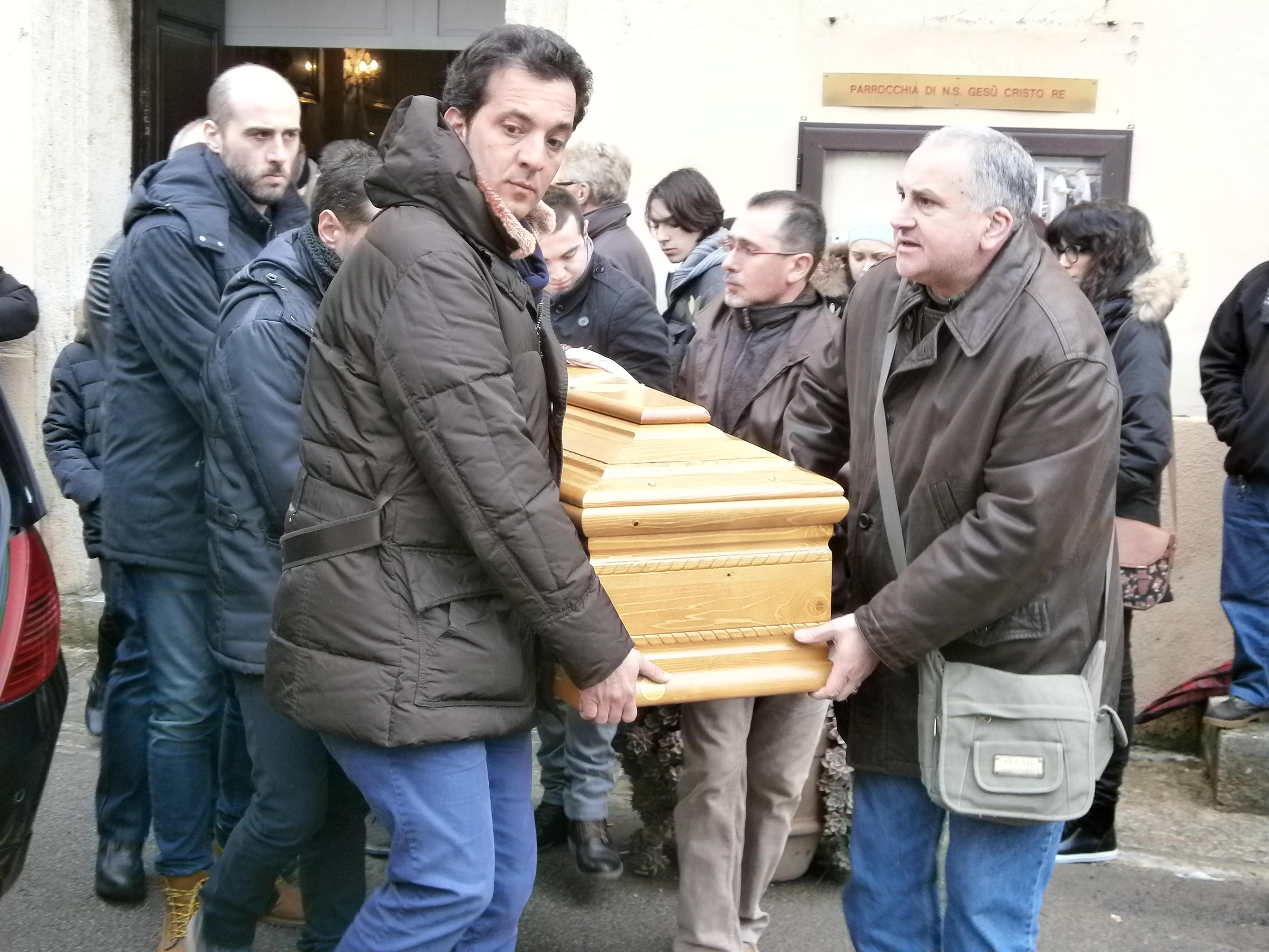 Un momento dei funerali di Gaetana Corriera a Valpiana