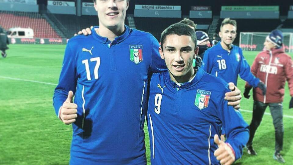 Andrea Favilli (a sinistra) con la maglia della nazionale Under 18 passato alla Primavera delle Juventus