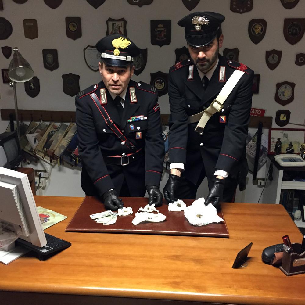 Riscuote la pensione e la "investe" in dosi di hashish