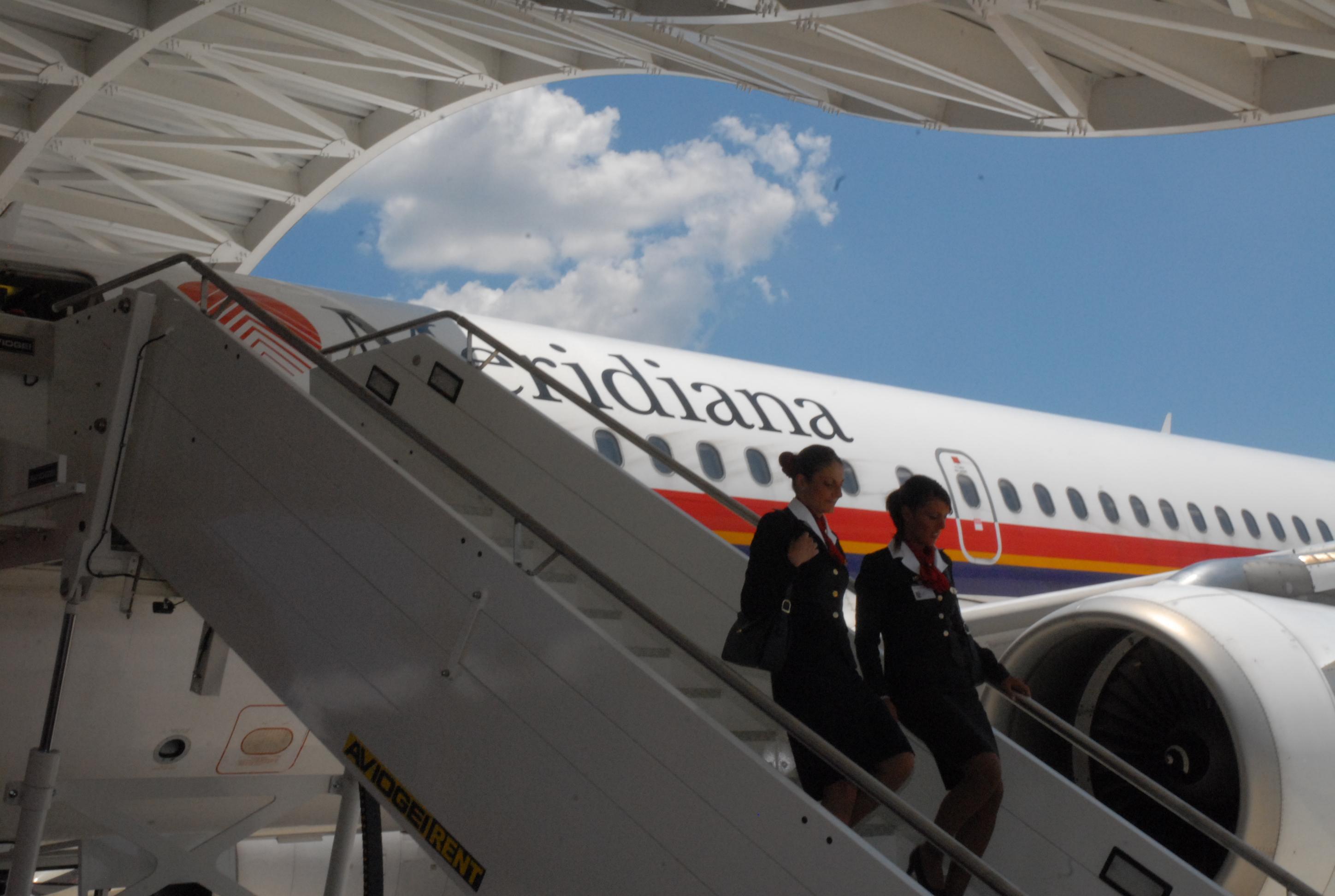 Hostess su un aereo Md80 di Meridiana