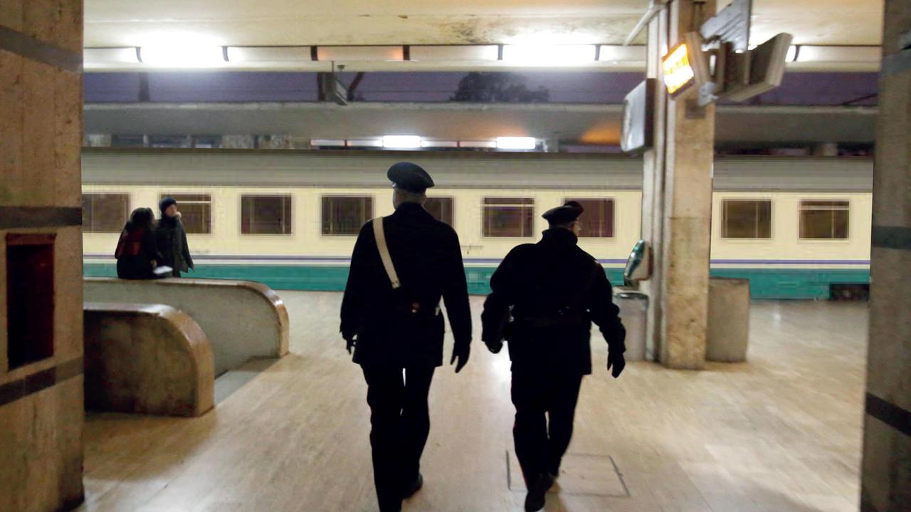 Controlli in una stazione ferroviaria