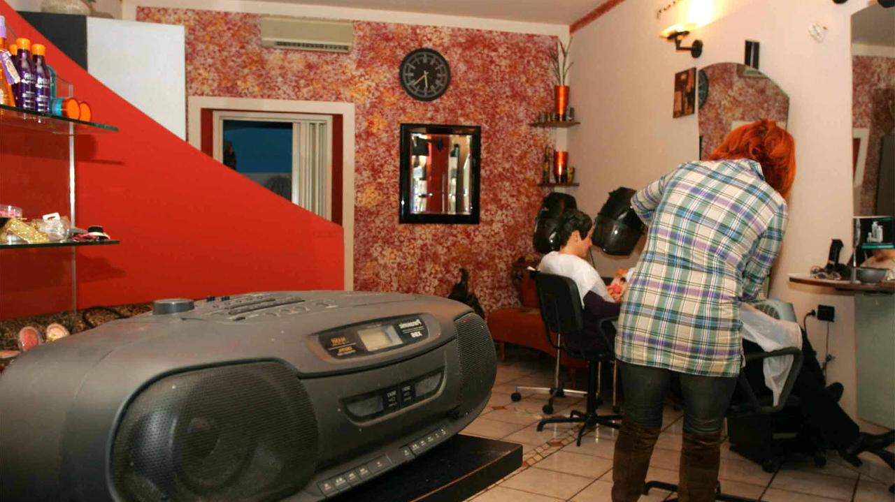 Un negozio con la radio (foto d'archivio)