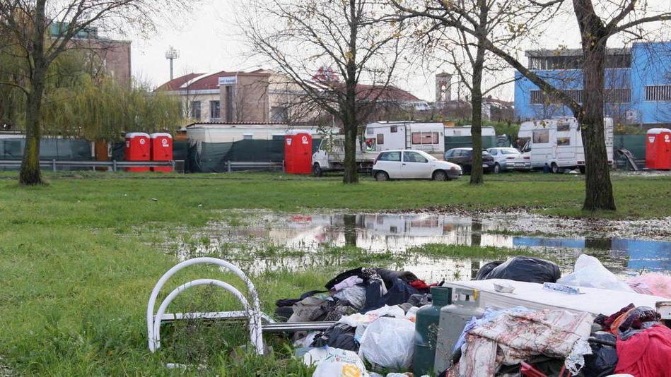 Due ragazzini tentano il furto della Bmw