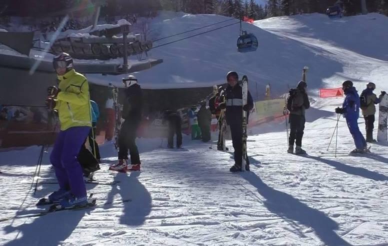 Neve fresca e sole portano il sorriso sull’Appennino 