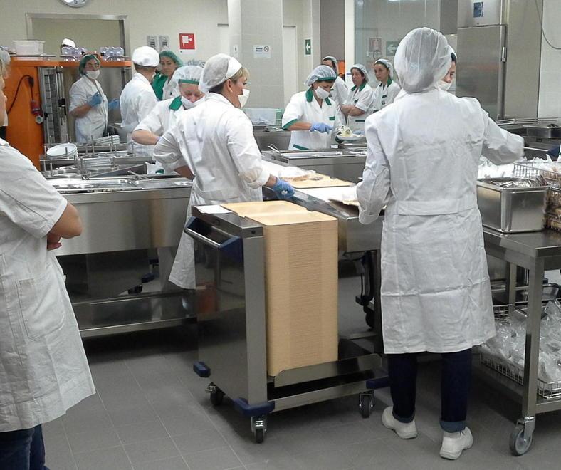 “Mensa 5 per tutti” ecco il pranzo sociale con pasti a 5,5 euro 