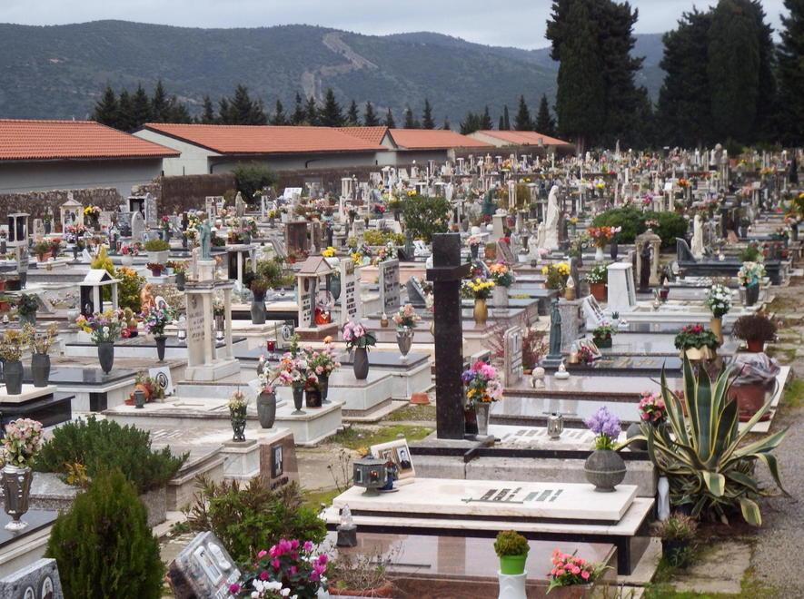 Cimitero tutto esaurito, in arrivo 350 loculi 