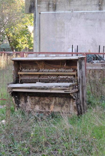 Scuola alluvionata, sì alla demolizione 