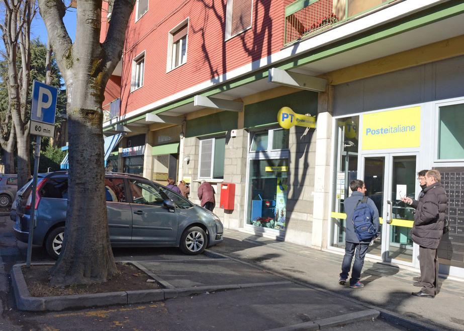 Banditi “postini” rapinano 112mila euro 