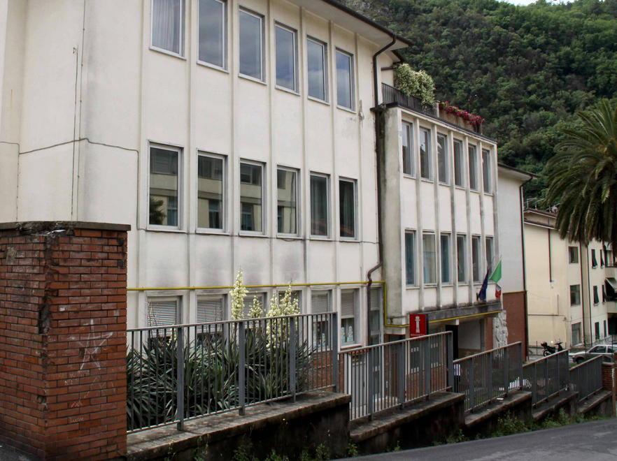 La scuola di Seravezza dove ha a lungo insegnato Gabrielli