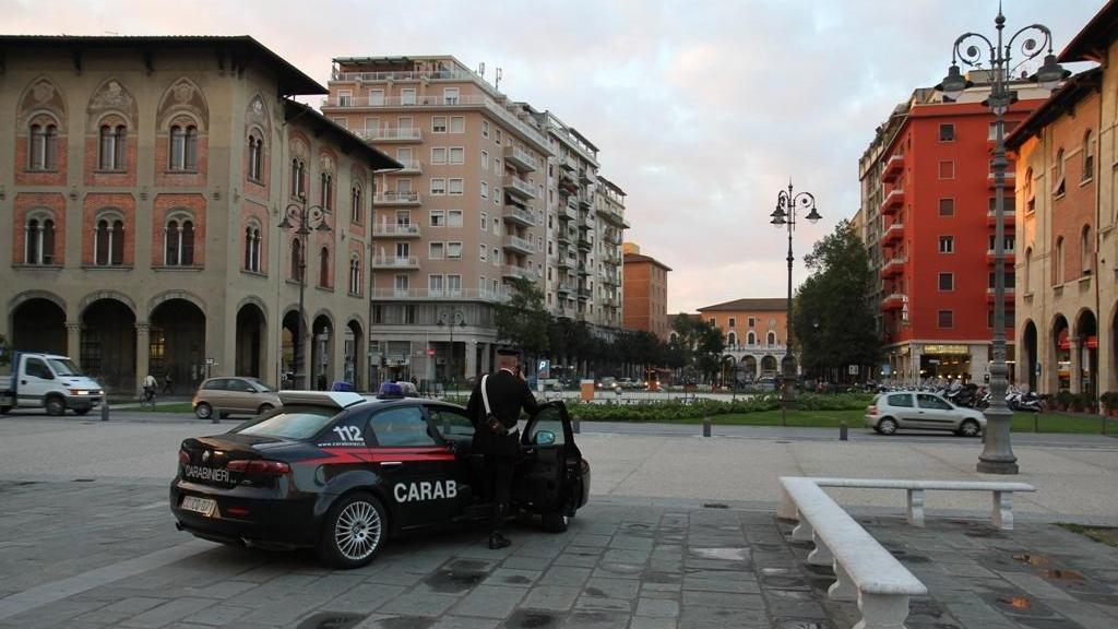 Carabinieri in piazza Vittorio Emanuele