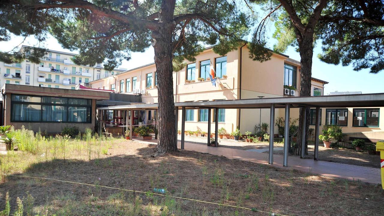 La scuola media Pascoli (foto Giò Di Stefano)