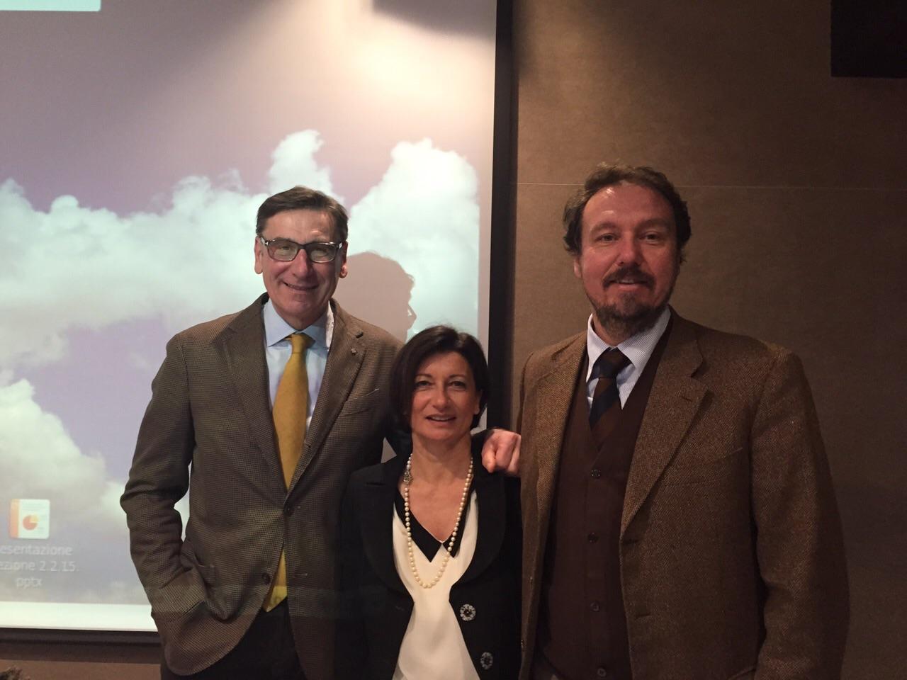 Assunta Astorino (al centro) con il presidente nazionale di Legacoop Mauro Lusetti (a sinistra) e il presidente regionale Roberto Negrini