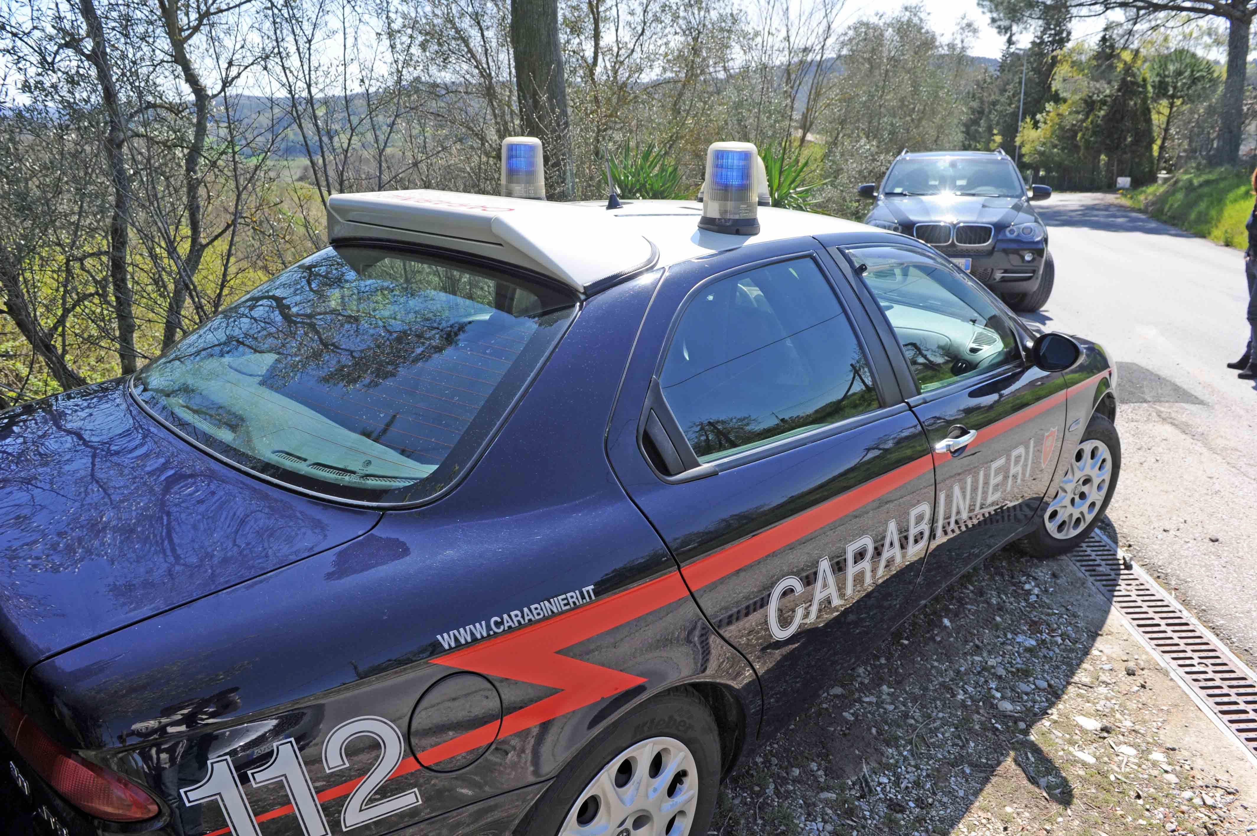 Una pattuglia dei carabinieri (foto d'archivio)