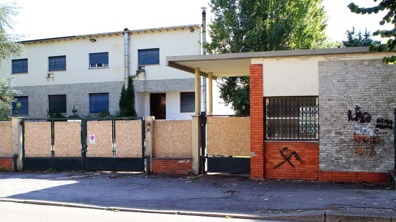 L'ingresso dell'ex stabilimento Kartos