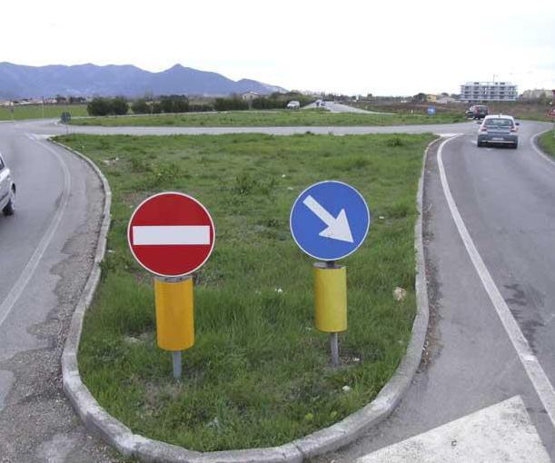Stradone del Cnr marciapiedi sì Un piano per le luci 