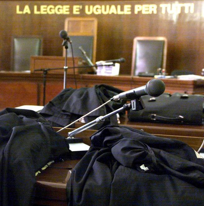 Sesso con la ragazzina, 2 anni al mister 
