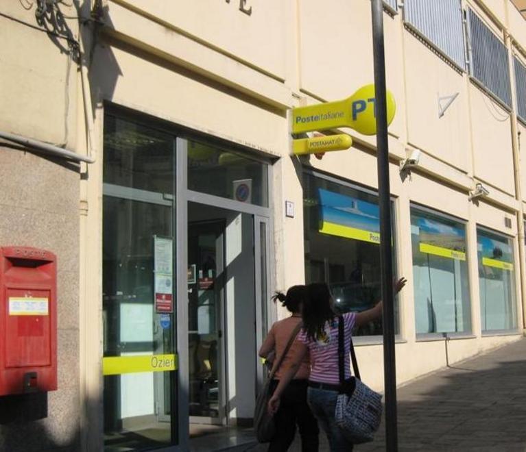 Poste, la mannaia sui piccoli Comuni 