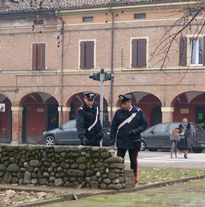 Droga: manette a tre spacciatori 