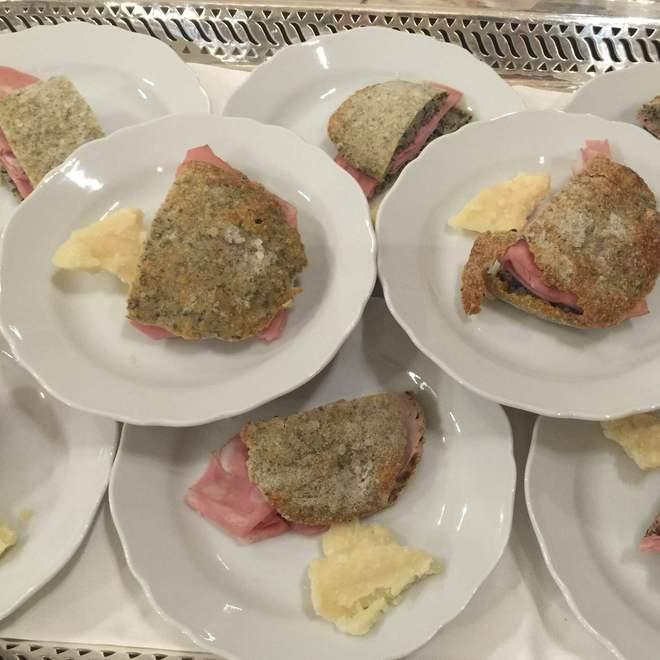 Una sacchetto di pane con semi di canapa con lievito madre del “Forno di Calzolari”
