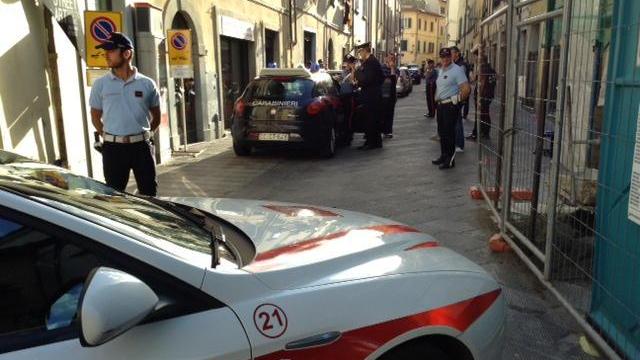 Controlli della polizia municipale in via Pier Cironi