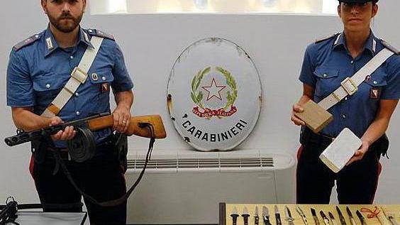Nella villetta armi e chili di eroina