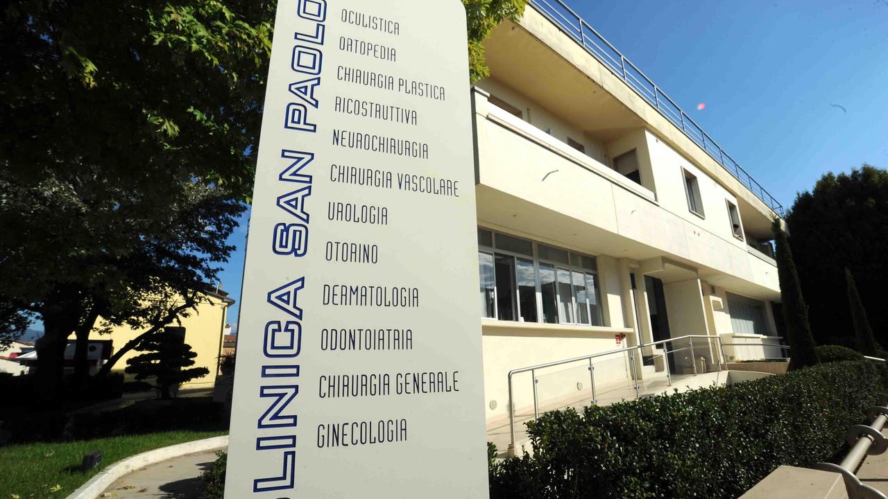 L'esterno della cilnica San Paolo di Bonelle