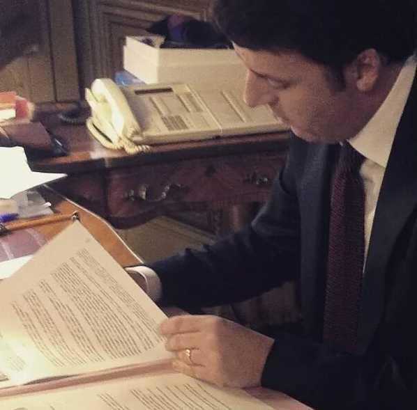 Renzi firma il provvedimento