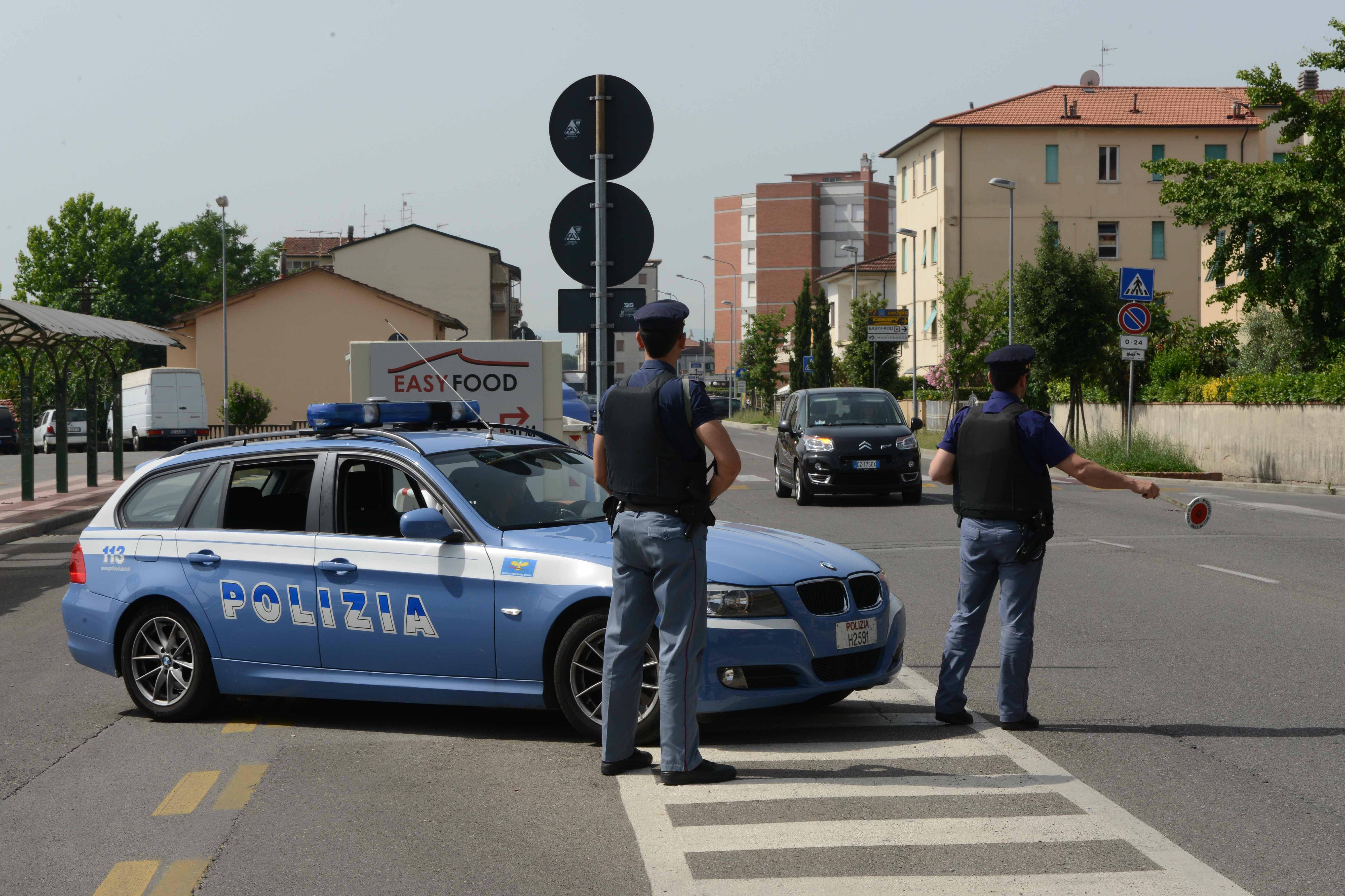 La polizia impegnata nel servizio d'ordine nella zona del Castellani (foto d'archivio)