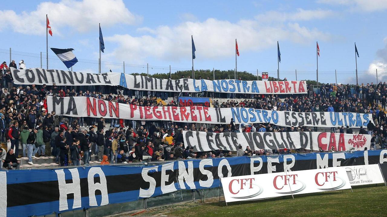Tifosi nerazzurri in curva Nord all'Arena (Muzzi)
