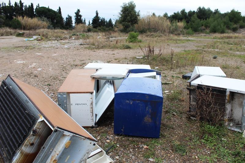 Un'immagine della discarica abusiva