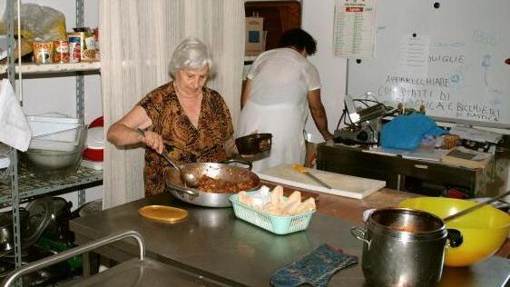 Nella stretta della povertà più di cento bambini