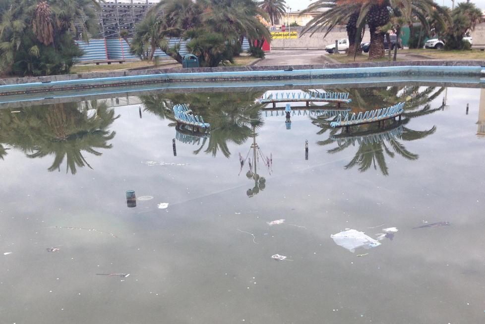 Allarme degrado in piazza Mazzini