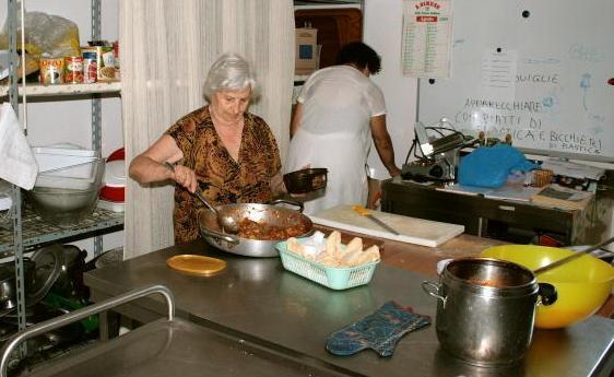 Più di cento bambini nella stretta della povertà 