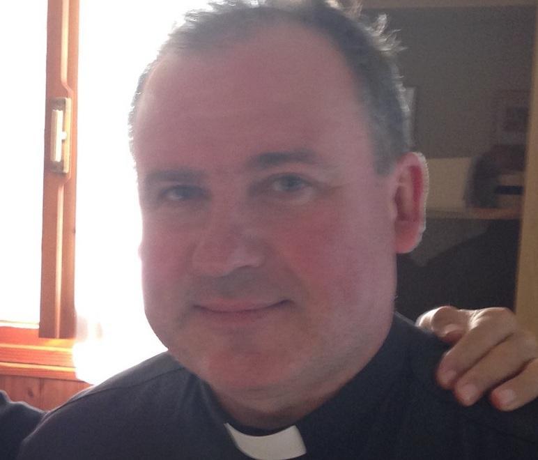 Don Smolensky negli ospizi per fare assistenza spirituale
