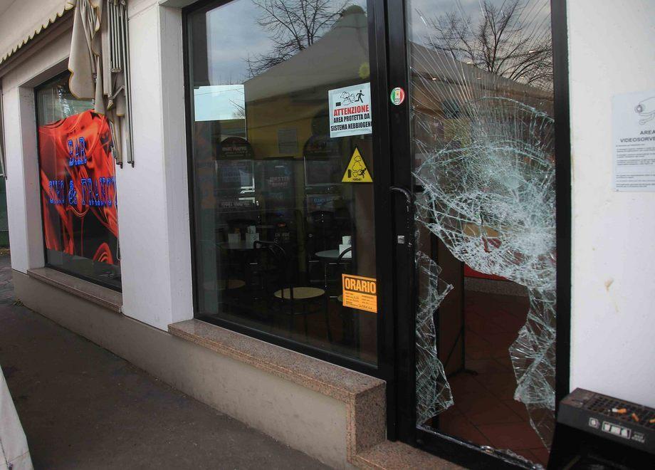 Furto con spaccata al bar di Budrio, cresce l’allarme tra i cittadini