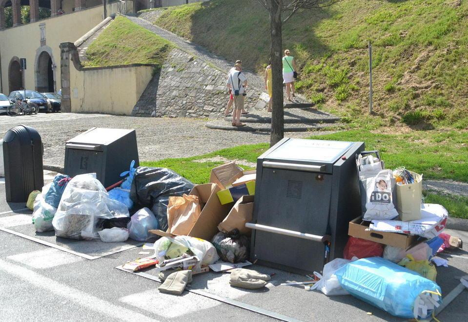 Telecamere antifurbo alle isole ecologiche 