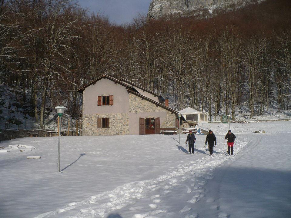 Niente neve sul fondovalle, polemica sulle scuole chiuse 