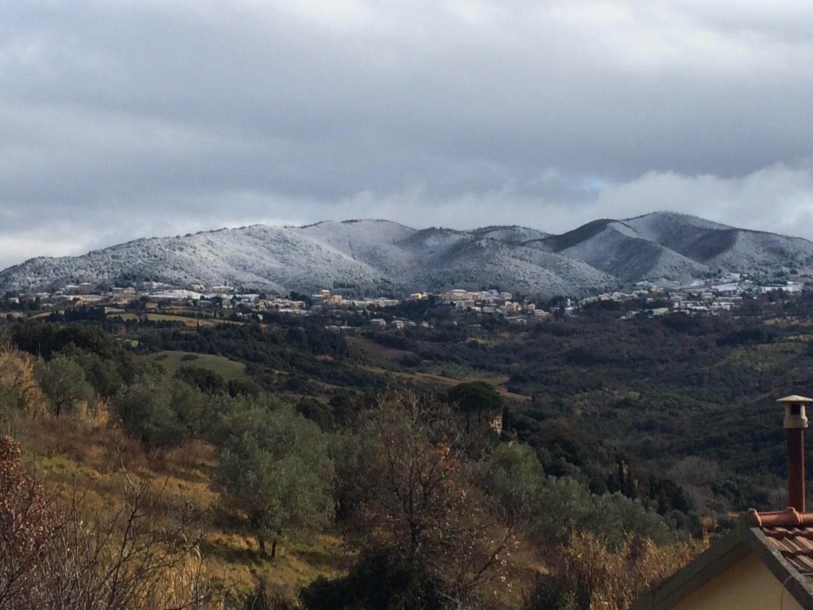 Le colline sopra Castellina imbiancate