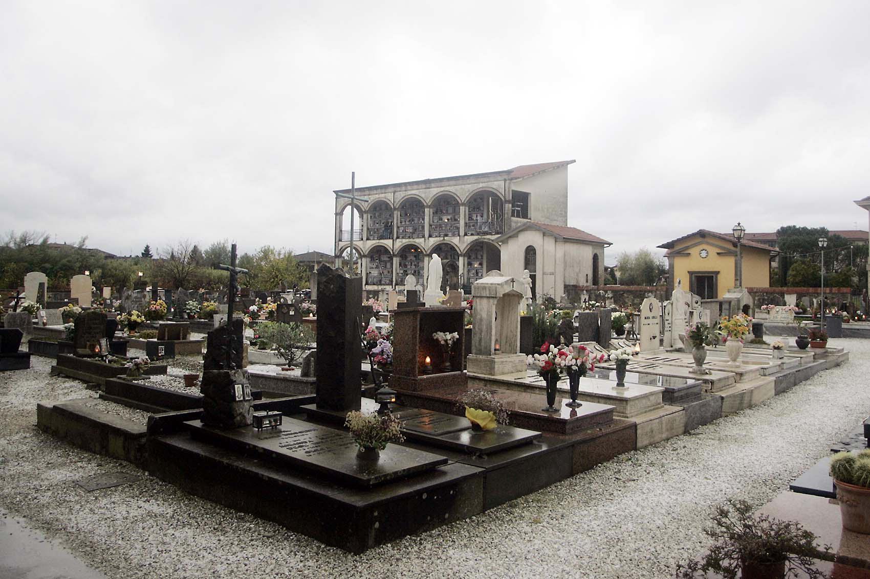 Un'immagine del cimitero di via Terrarossa Fonda