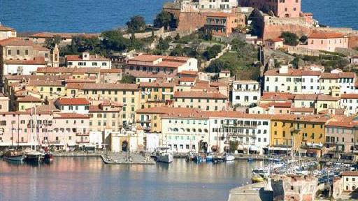 Una veduta del centro storico di Portoferraio