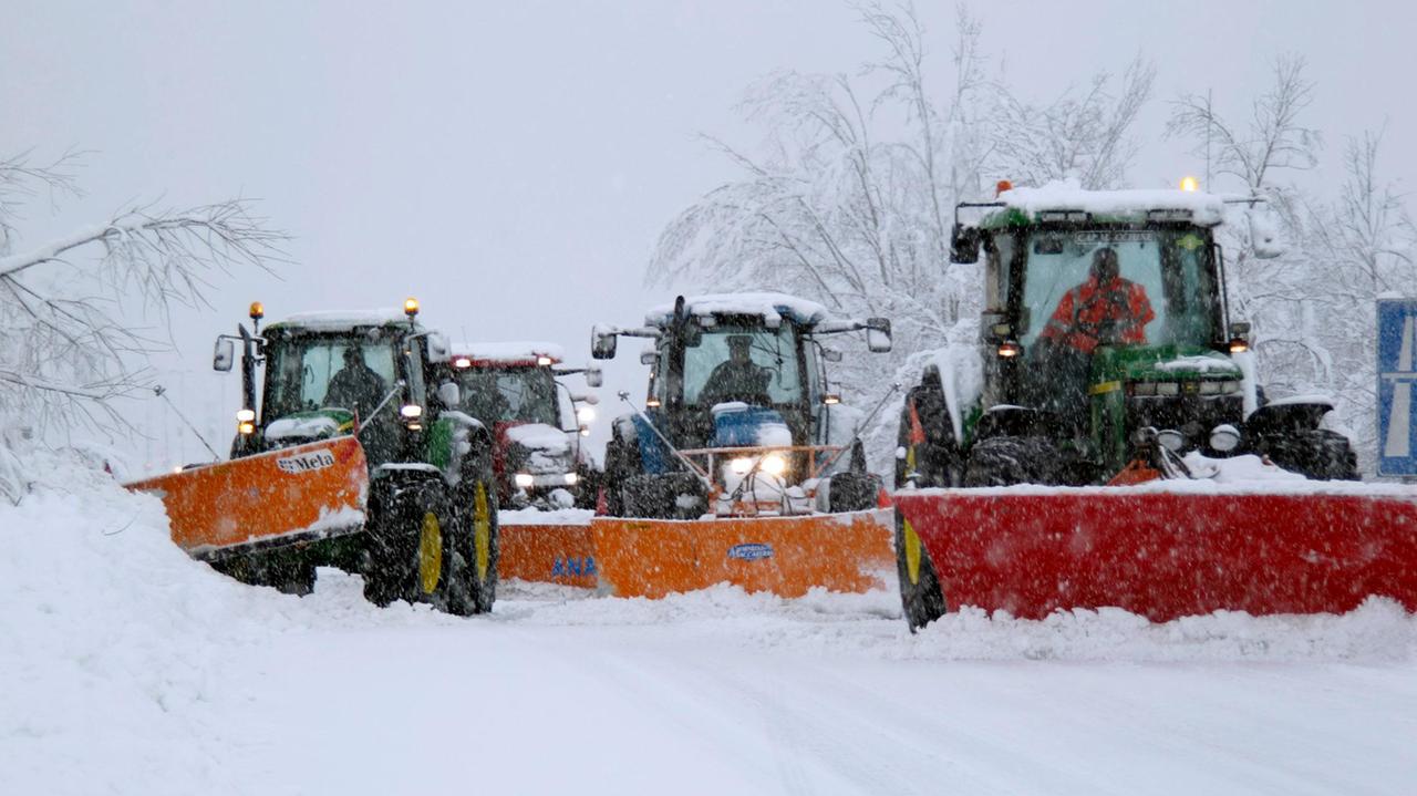 Neve: Allerta fino a domani notte. Migliaia di famiglie senza elettricità