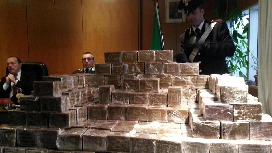 Sequestrato carico di hashish per oltre due milioni di euro