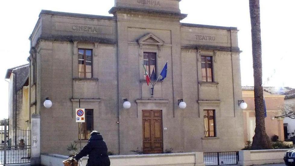 Lavori al teatro, rinviato lo spettacolo