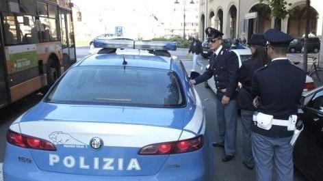 Clandestini accampati in un cantiere: due espulsioni